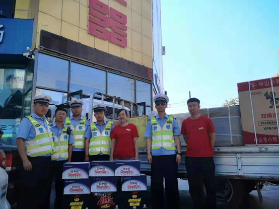 慰問執(zhí)勤交警